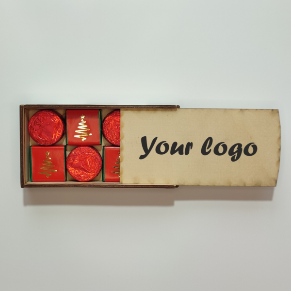 Cutie de lemn dreptunghiulara cu ciocolata personalizata
